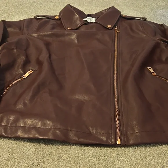Jaclyn Smith Maroon Moto Polyureethane Jacket - Picture 4 of 9